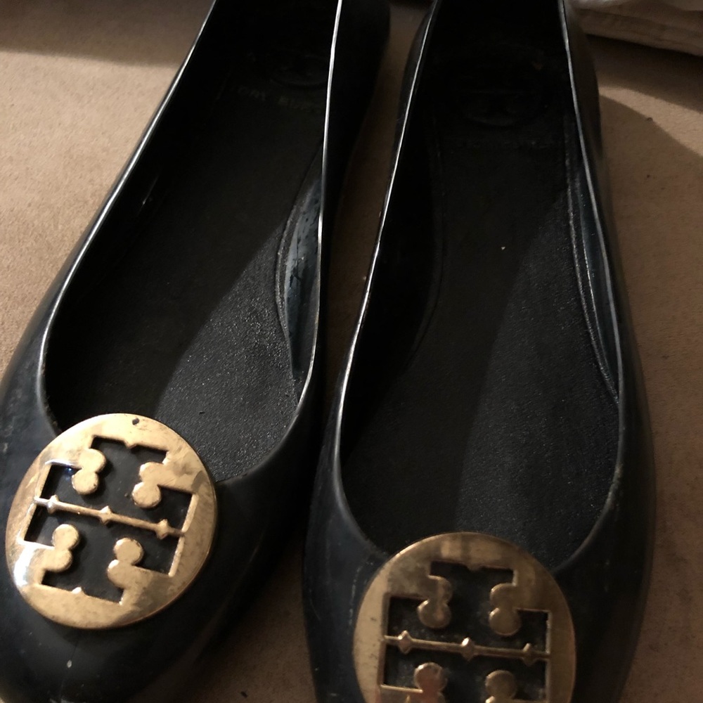Tory Burch Black Rubber Flats (size 8)